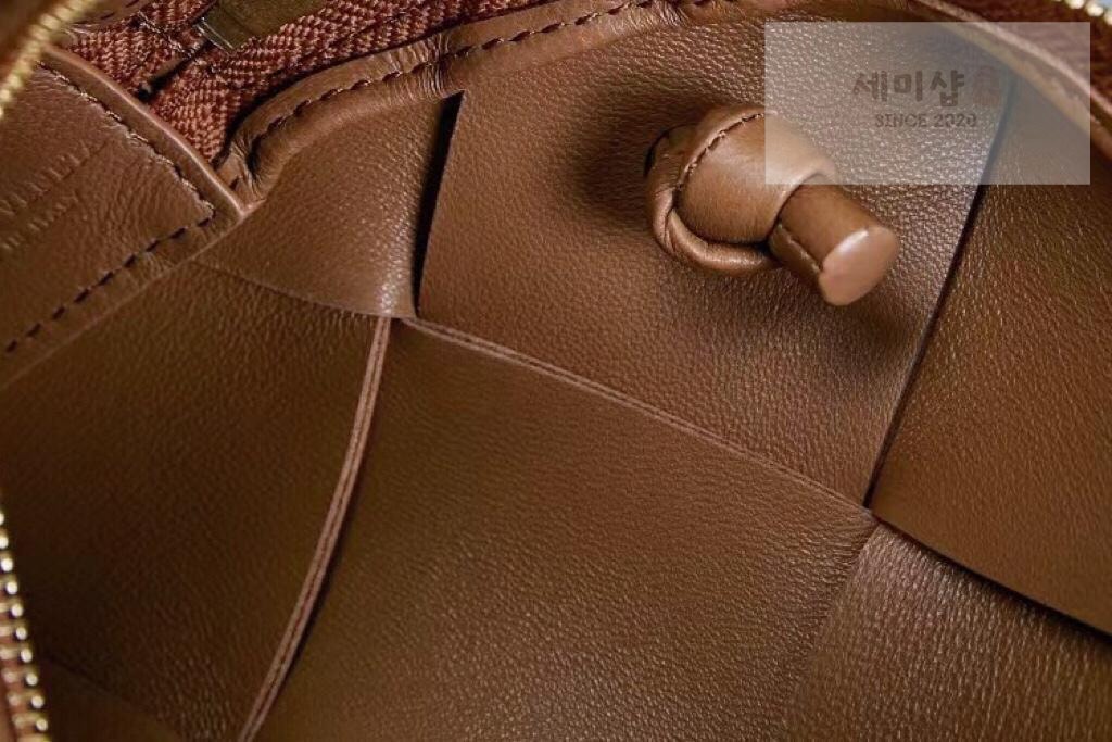 Bottega Veneta Bottega Veneta Mini Cassette Camera Bag Bag 43번 이미지