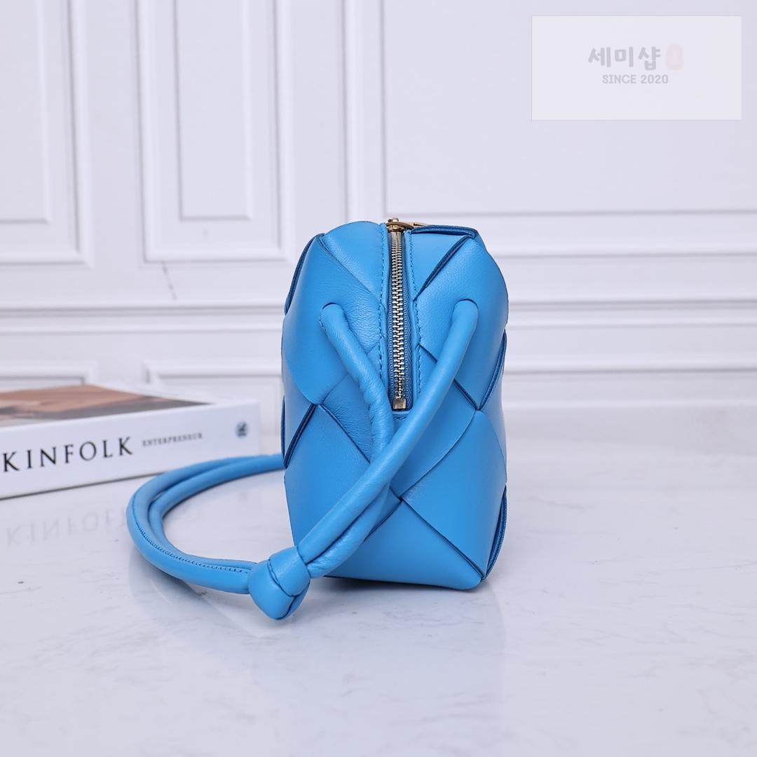 Bottega Veneta Bottega Veneta Mini Cassette Camera Bag Bag 46번 이미지
