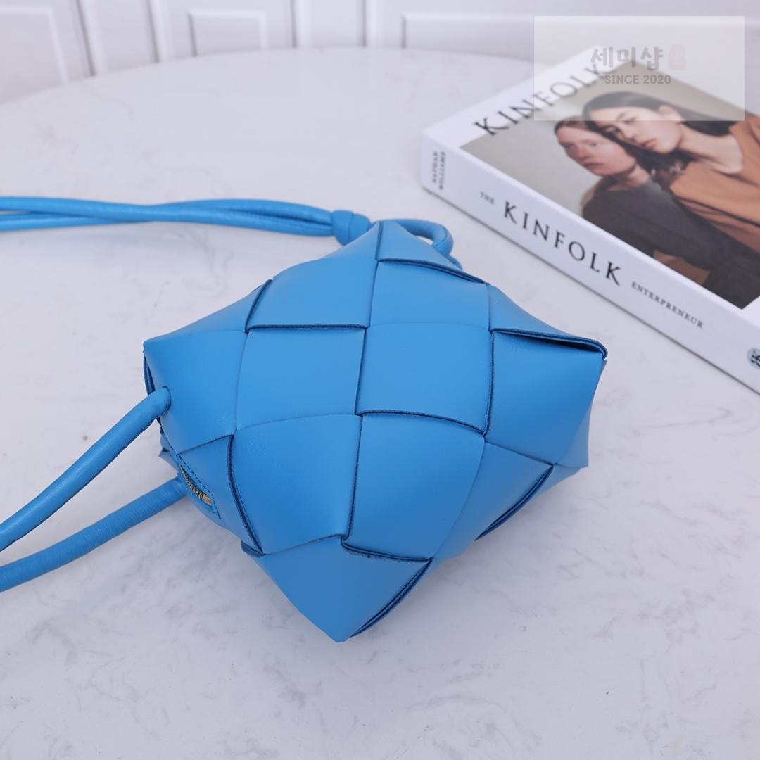 Bottega Veneta Bottega Veneta Mini Cassette Camera Bag Bag 47번 이미지