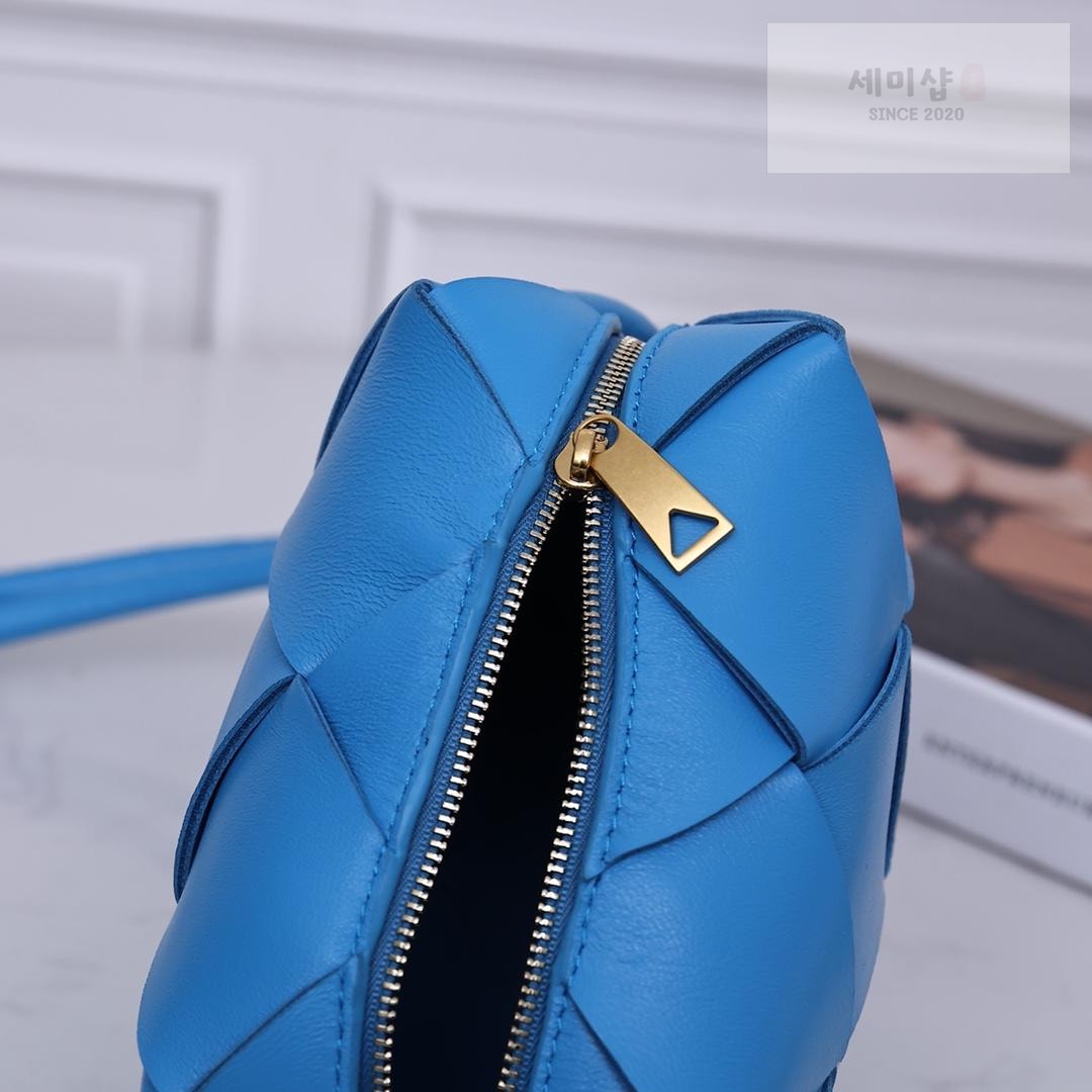 Bottega Veneta Bottega Veneta Mini Cassette Camera Bag Bag 49번 이미지