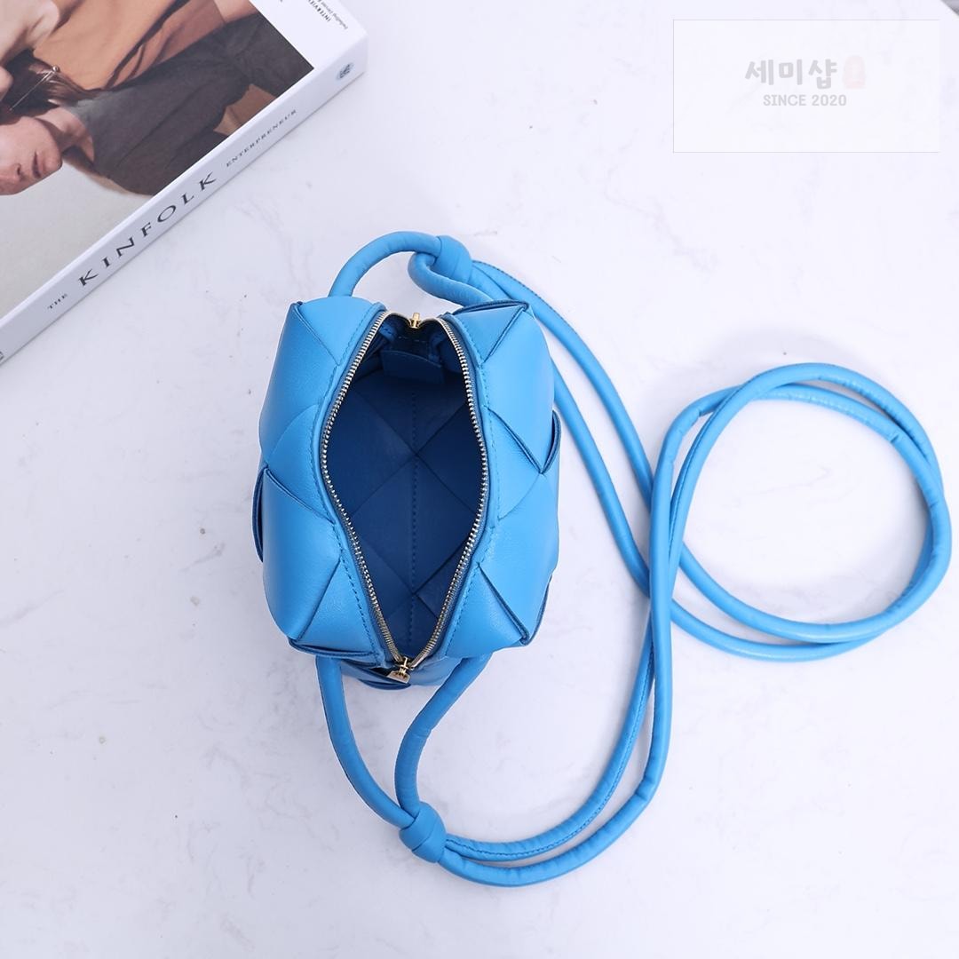 Bottega Veneta Bottega Veneta Mini Cassette Camera Bag Bag 50번 이미지