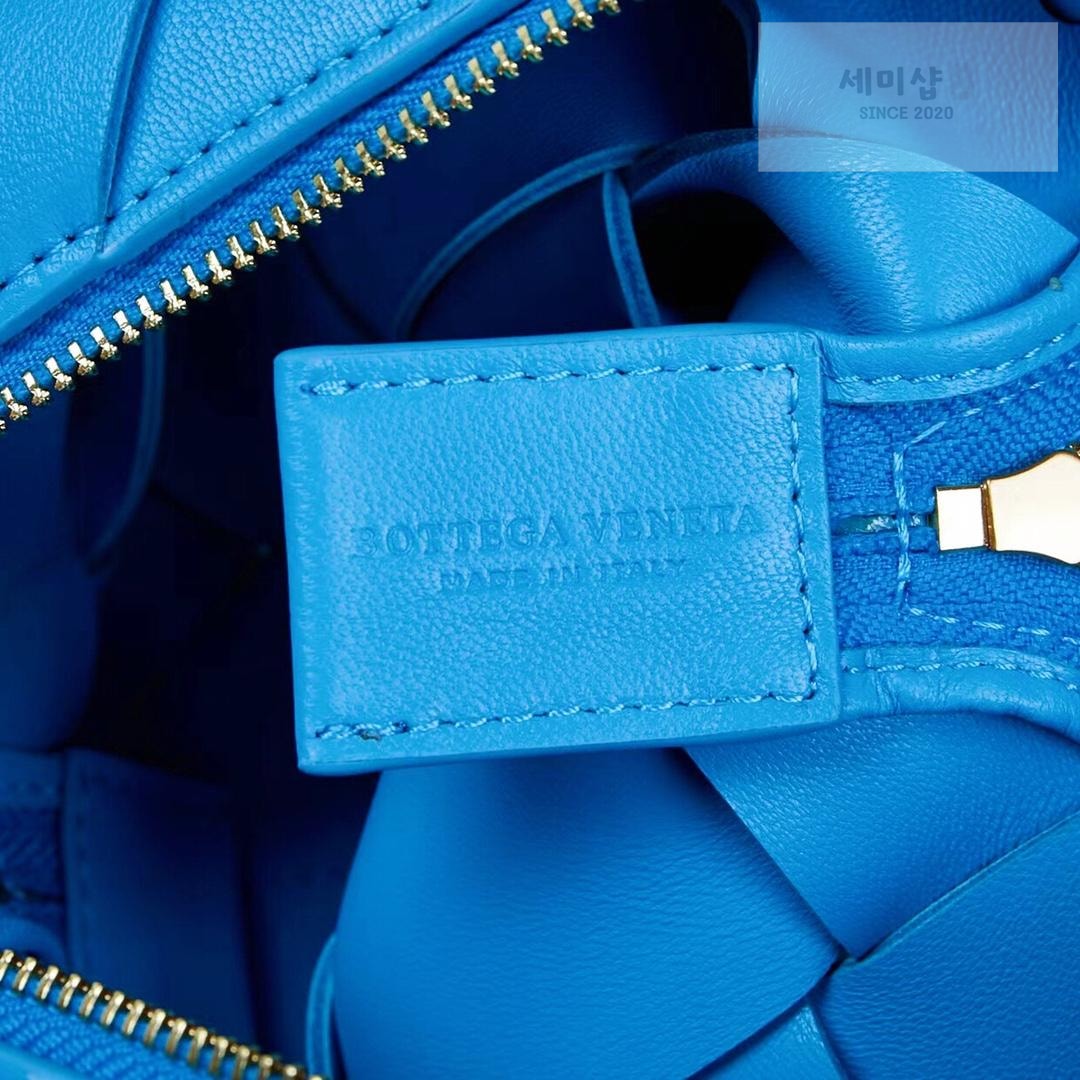 Bottega Veneta Bottega Veneta Mini Cassette Camera Bag Bag 51번 이미지