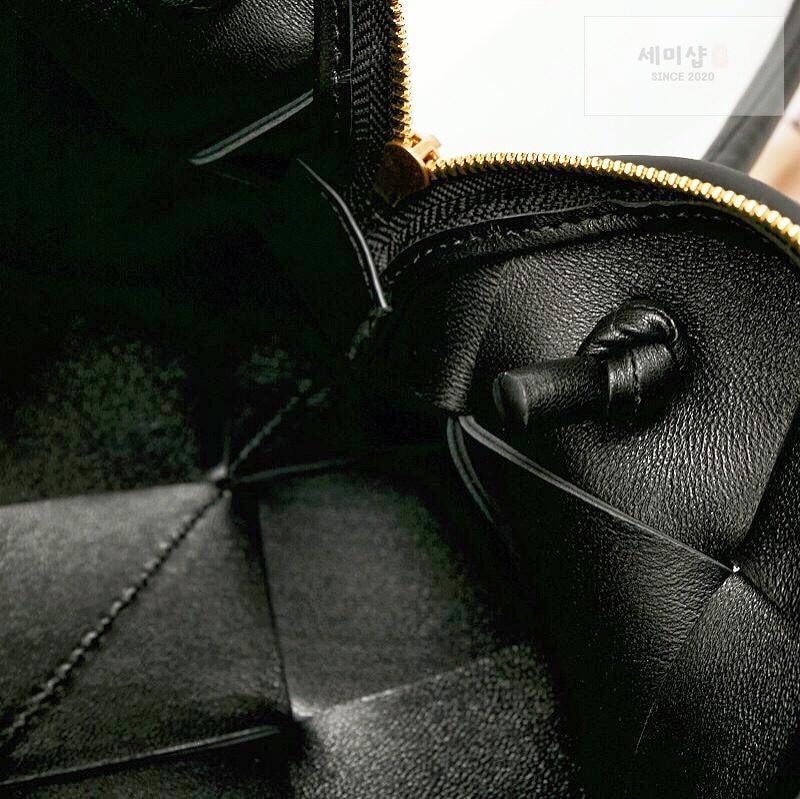 Bottega Veneta Bottega Veneta Mini Cassette Camera Bag Bag 57번 이미지
