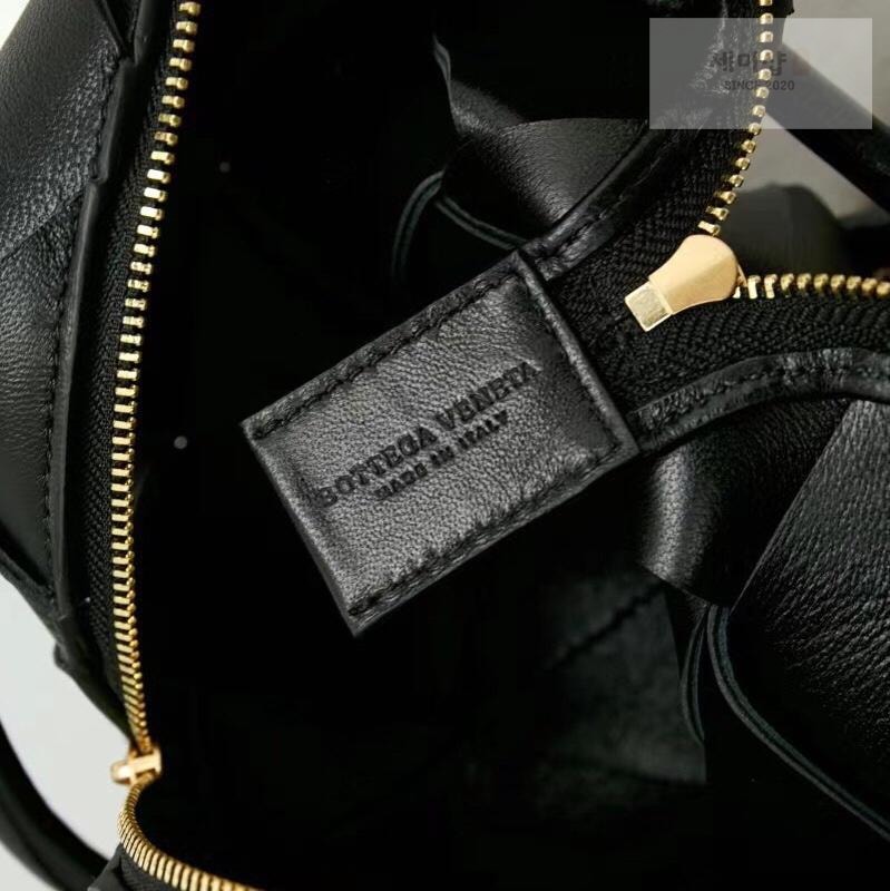Bottega Veneta Bottega Veneta Mini Cassette Camera Bag Bag 58번 이미지