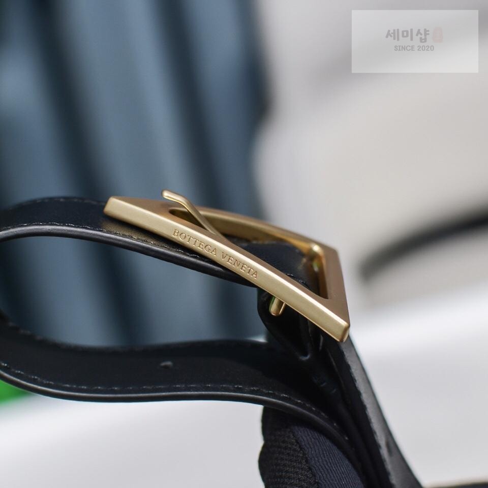 Bottega Veneta Bottega Veneta Padded Cassette Bag 5번 이미지