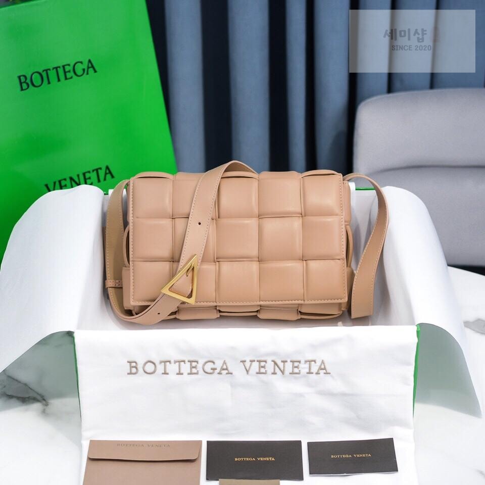 Bottega Veneta Bottega Veneta Padded Cassette Bag 9번 이미지