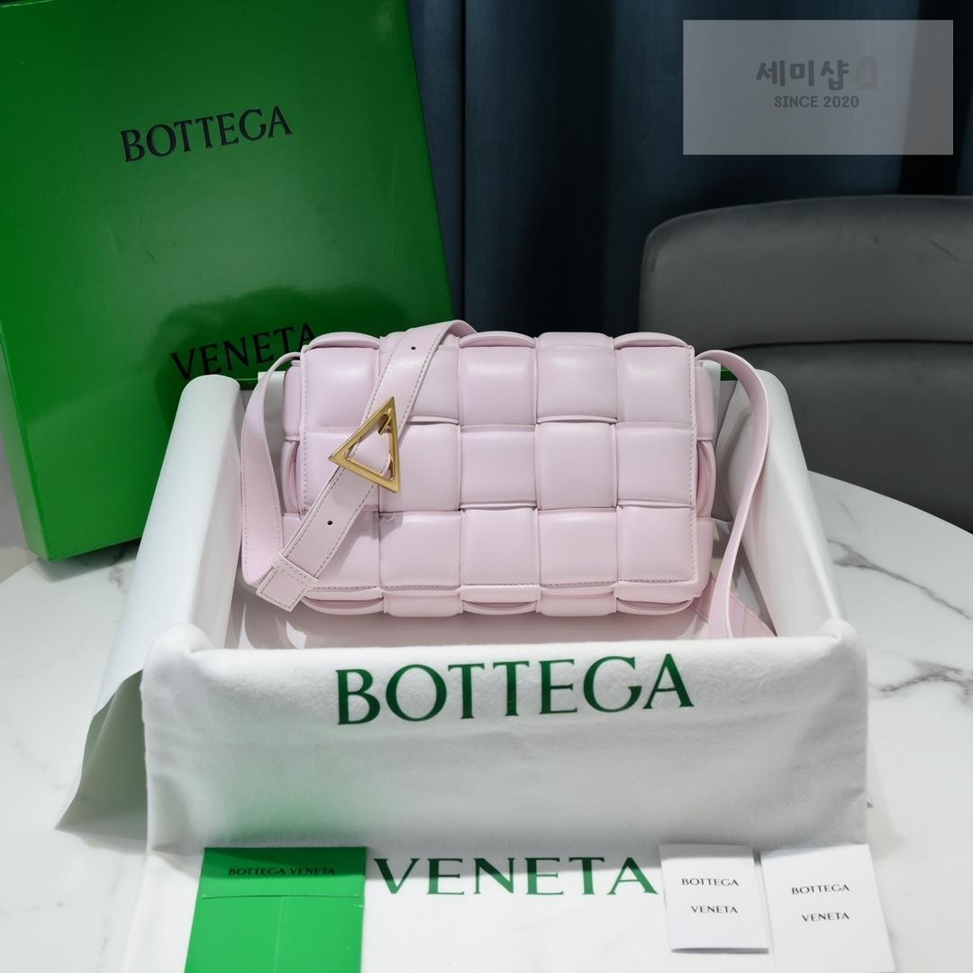 Bottega Veneta Bottega Veneta Padded Cassette Bag 15번 이미지