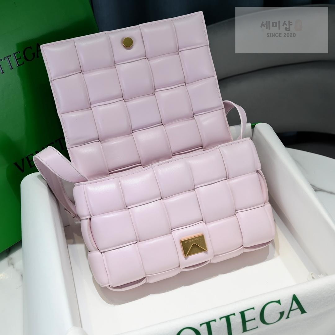 Bottega Veneta Bottega Veneta Padded Cassette Bag 88번 이미지