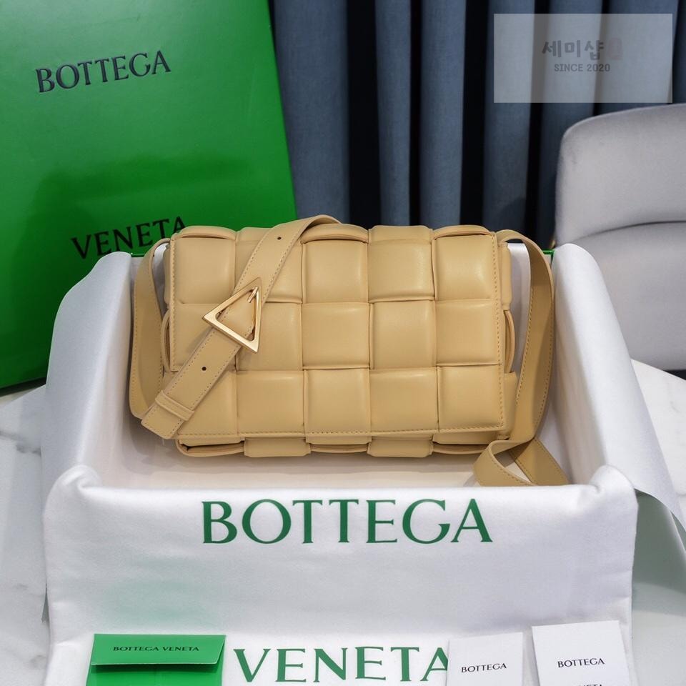 Bottega Veneta Bottega Veneta Padded Cassette Bag 22번 이미지