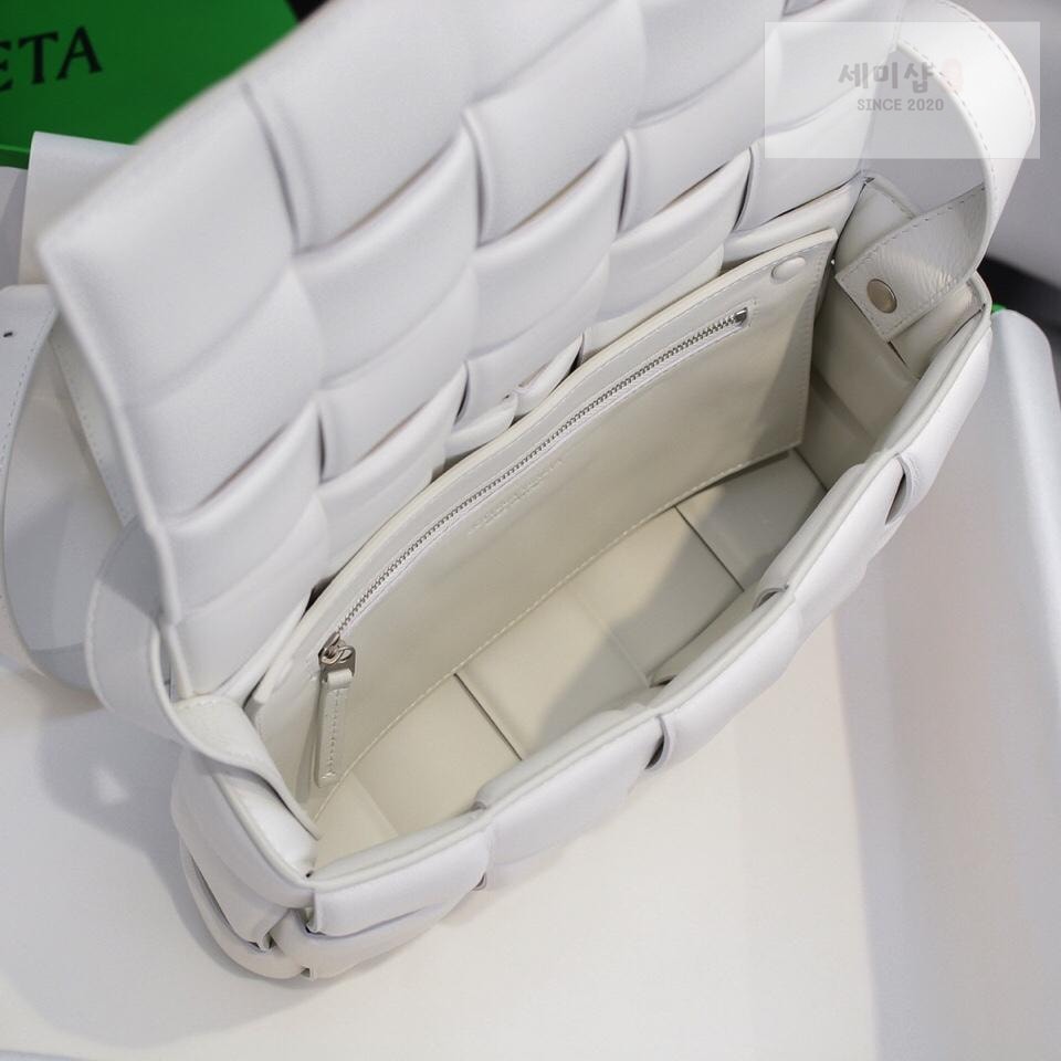 Bottega Veneta Bottega Veneta Padded Cassette Bag 34번 이미지