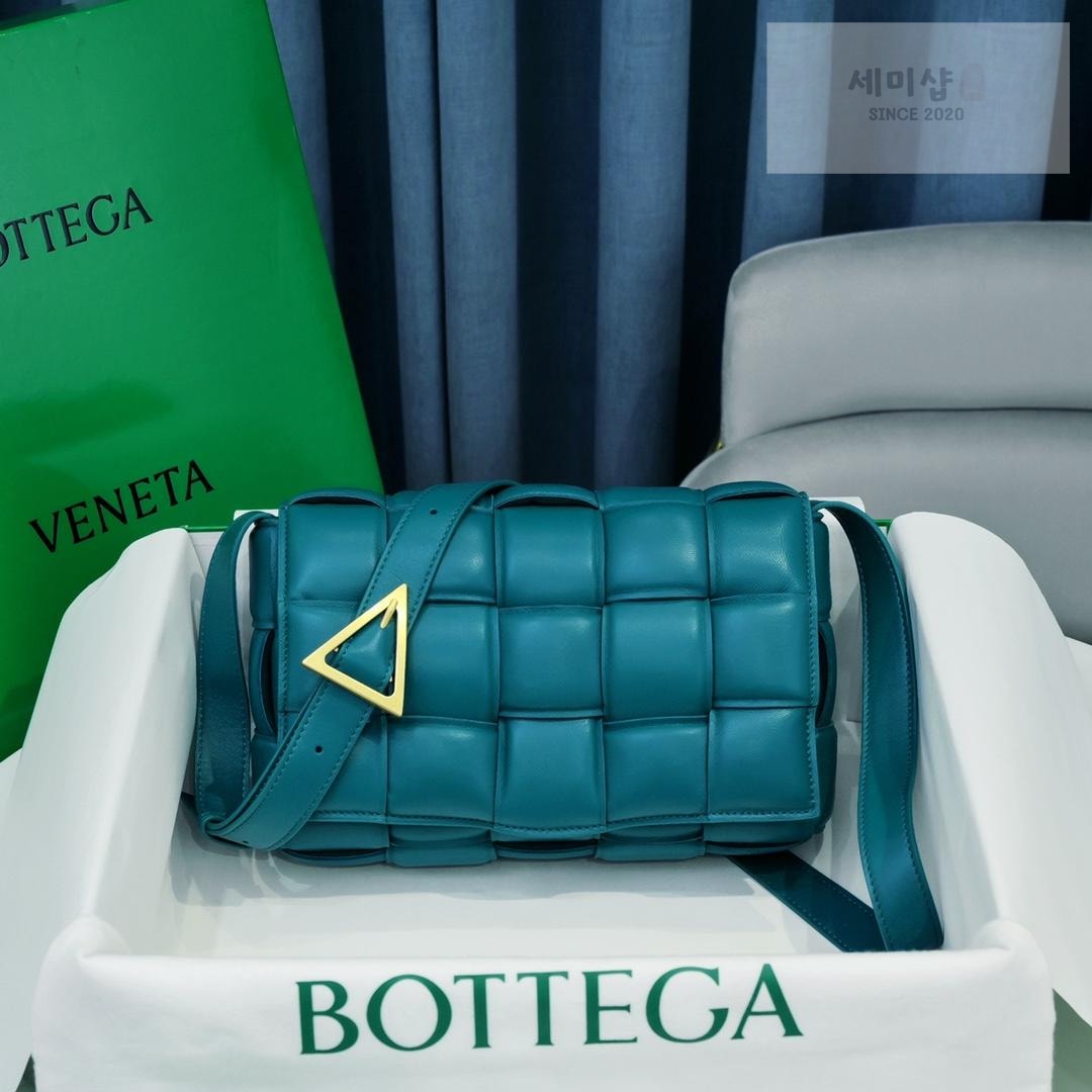 Bottega Veneta Bottega Veneta Padded Cassette Bag 41번 이미지