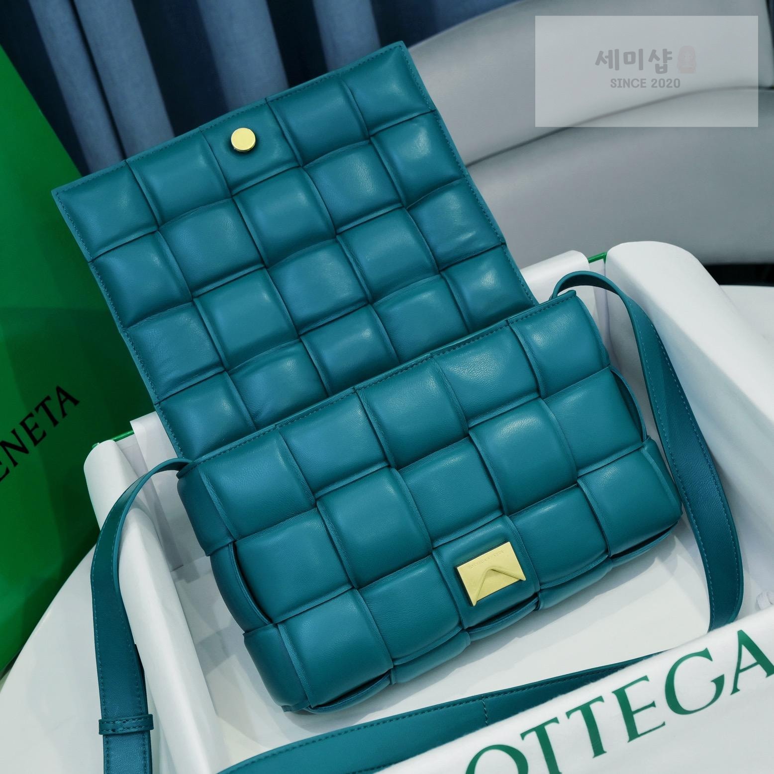 Bottega Veneta Bottega Veneta Padded Cassette Bag 45번 이미지