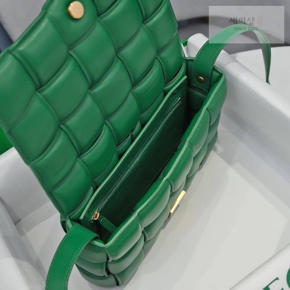 Bottega Veneta Bottega Veneta Padded Cassette Bag 59번 이미지