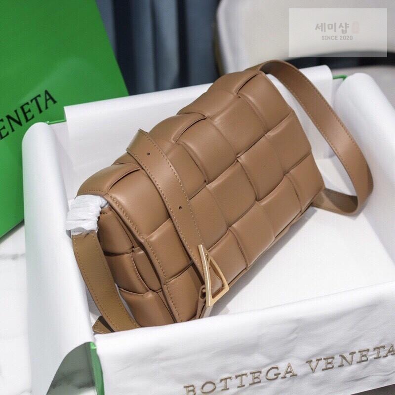 Bottega Veneta Bottega Veneta Padded Cassette Bag 90번 이미지