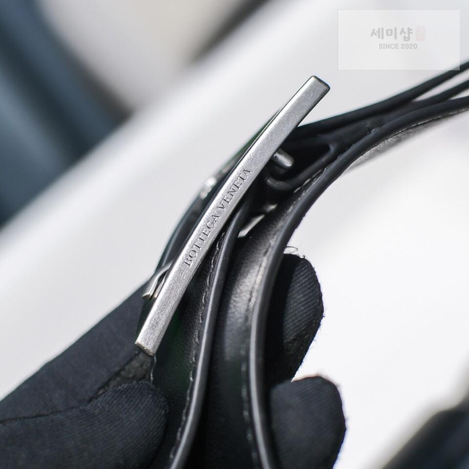 Bottega Veneta Bottega Veneta Padded Cassette Bag 73번 이미지