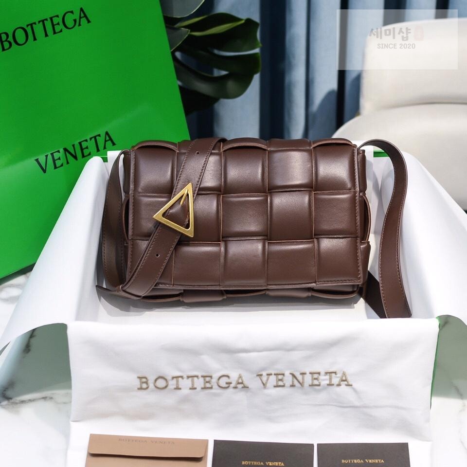 Bottega Veneta Bottega Veneta Padded Cassette Bag 75번 이미지