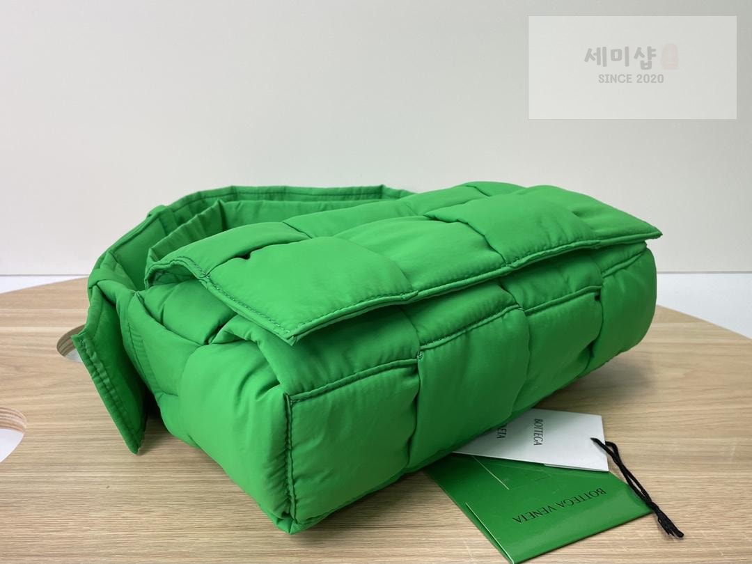 Bottega Veneta 보테가베네타 패딩 카세트백 레플리카 3번 이미지 - Bag | 세미샵 레플리카 사이트