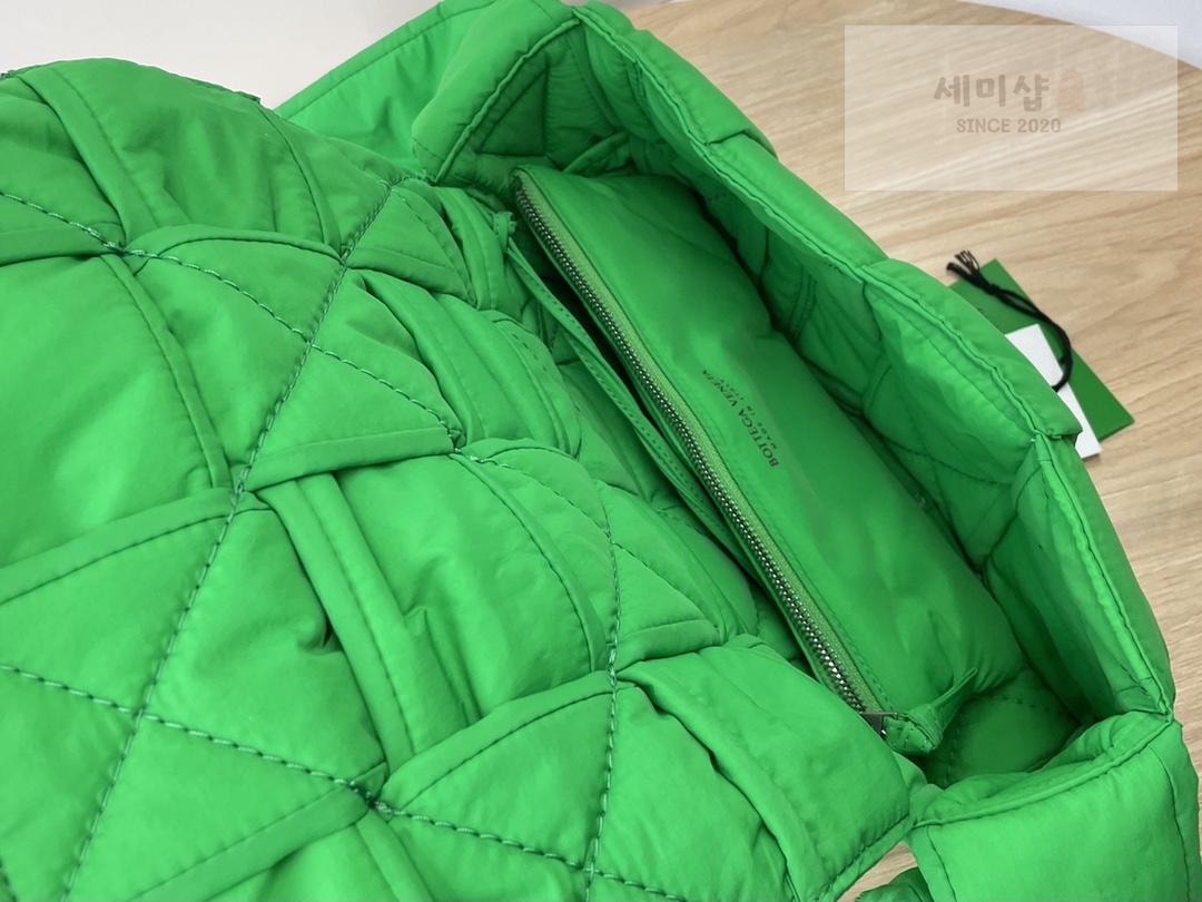 Bottega Veneta 보테가베네타 패딩 카세트백 레플리카 7번 이미지 - Bag | 세미샵 레플리카 사이트