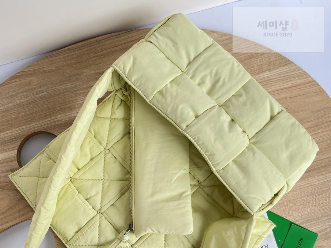 Bottega Veneta 보테가베네타 패딩 카세트백 레플리카 14번 이미지 - Bag | 세미샵 레플리카 사이트