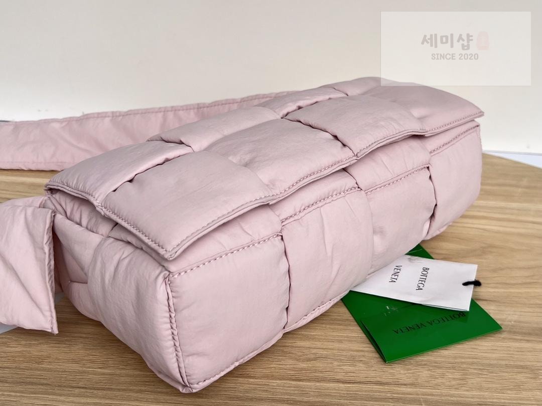 Bottega Veneta 보테가베네타 패딩 카세트백 레플리카 16번 이미지 - Bag | 세미샵 레플리카 사이트