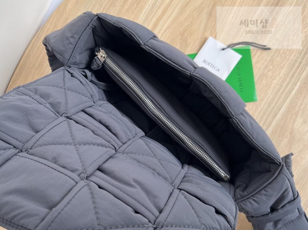 Bottega Veneta 보테가베네타 패딩 카세트백 레플리카 26번 이미지 - Bag | 세미샵 레플리카 사이트