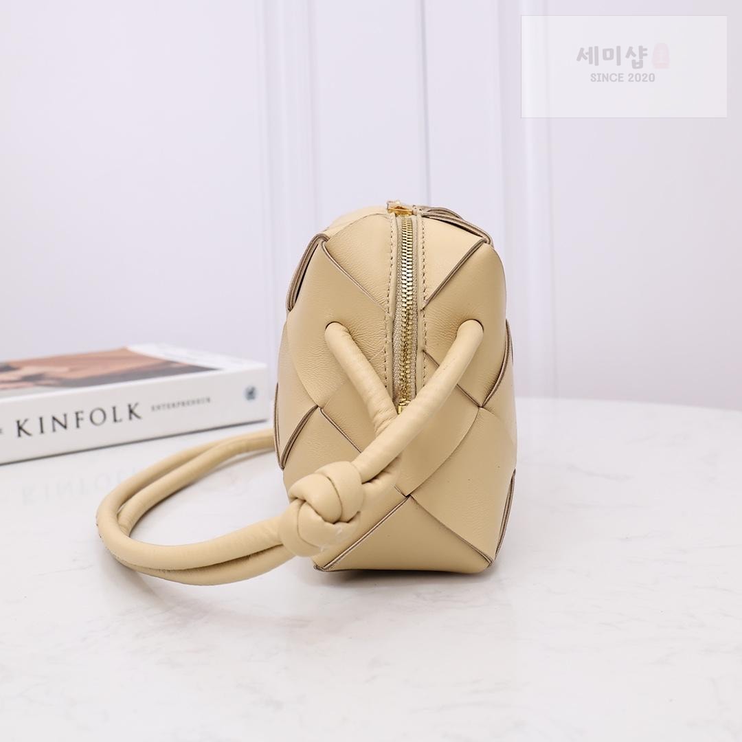Bottega Veneta Bottega Veneta Small Cassette Camera Bag Bag 63번 이미지