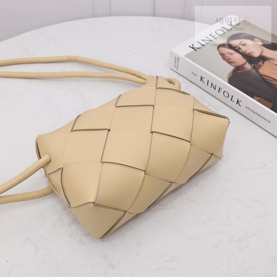 Bottega Veneta Bottega Veneta Small Cassette Camera Bag Bag 2번 이미지