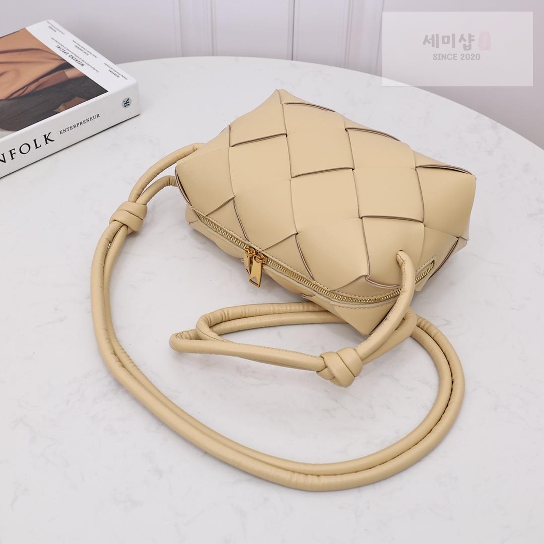 Bottega Veneta Bottega Veneta Small Cassette Camera Bag Bag 21번 이미지