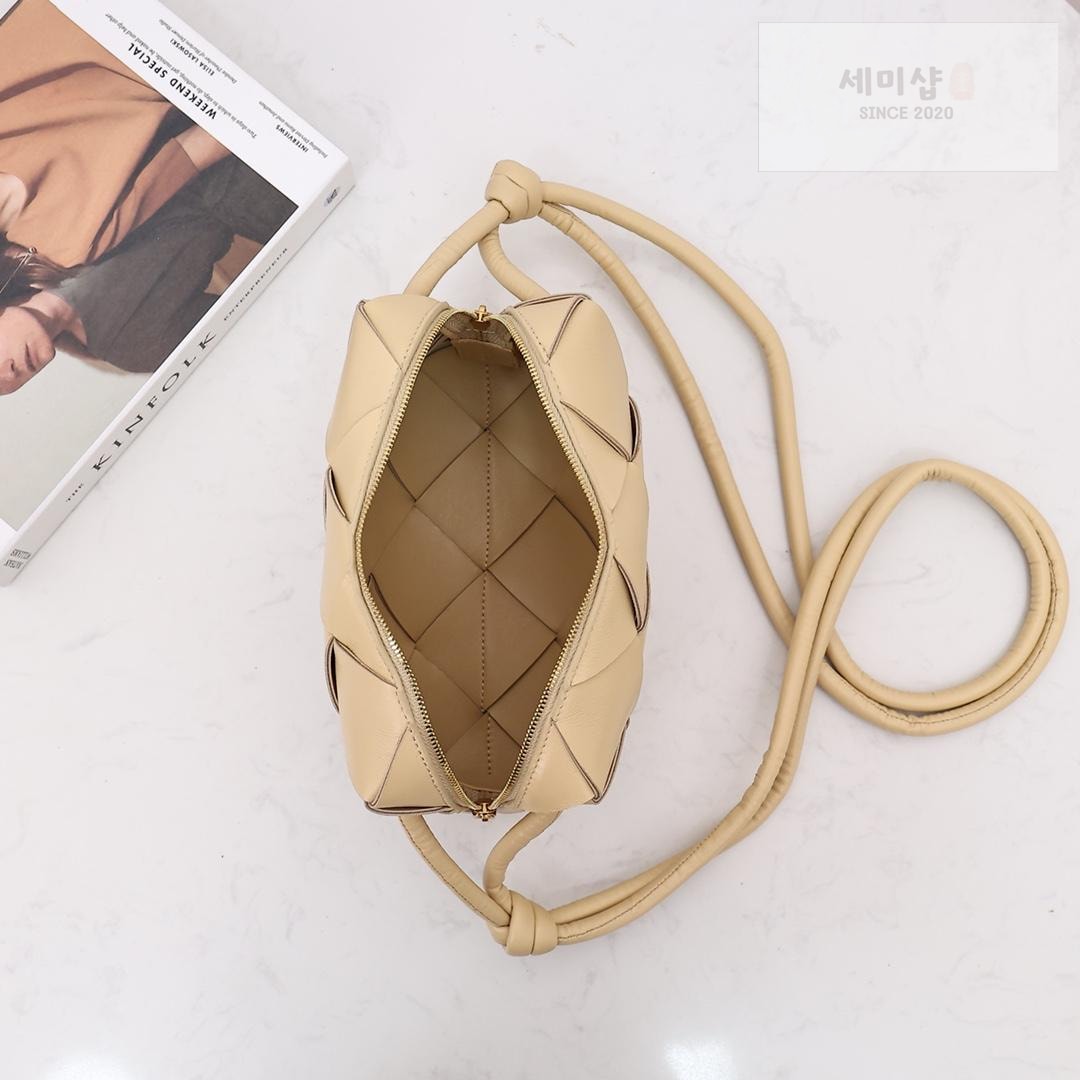 Bottega Veneta Bottega Veneta Small Cassette Camera Bag Bag 22번 이미지