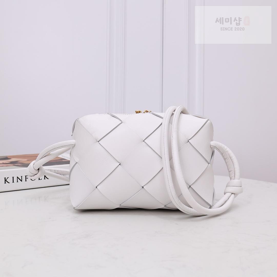 Bottega Veneta Bottega Veneta Small Cassette Camera Bag Bag 31번 이미지