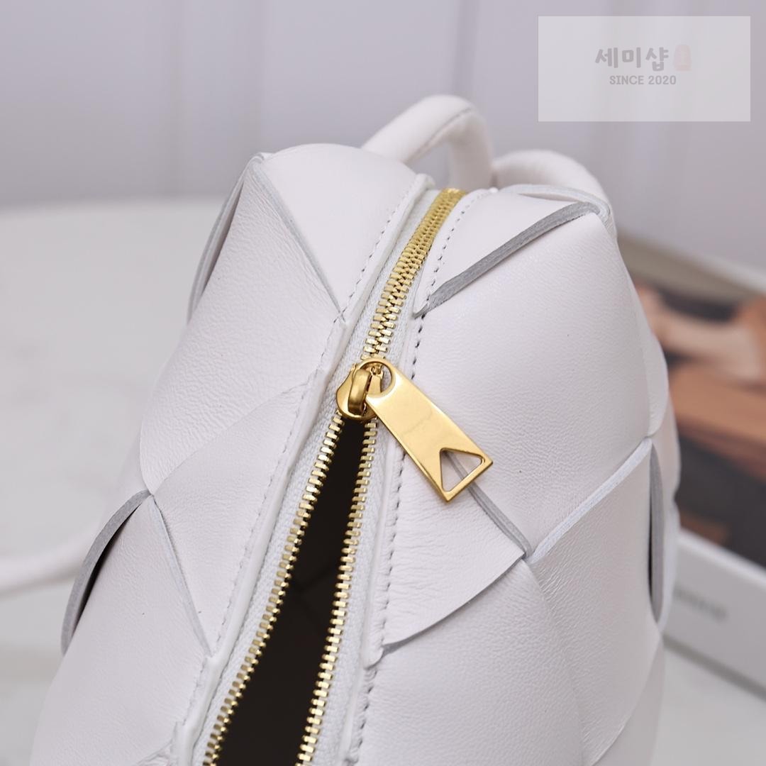Bottega Veneta Bottega Veneta Small Cassette Camera Bag Bag 64번 이미지