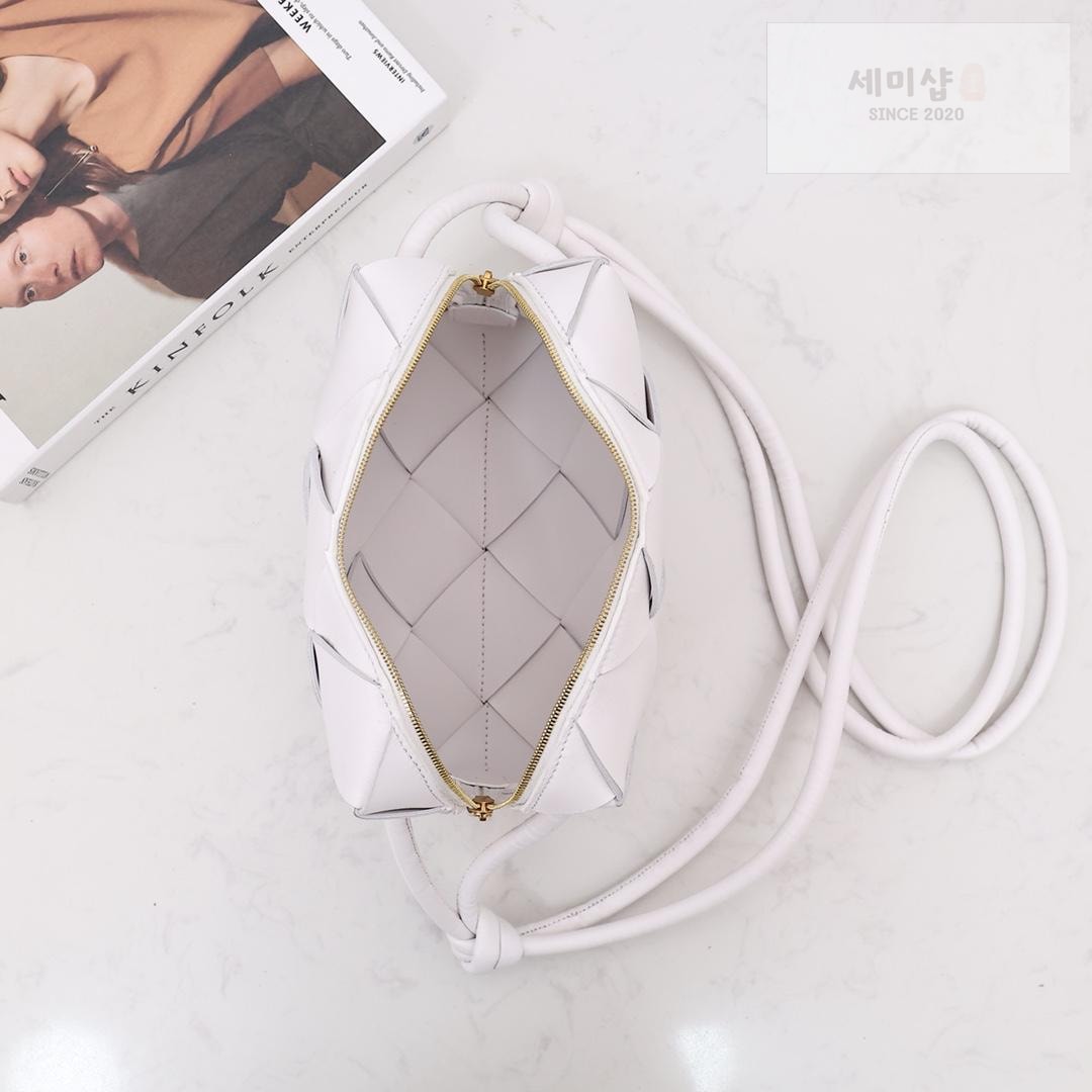Bottega Veneta Bottega Veneta Small Cassette Camera Bag Bag 42번 이미지