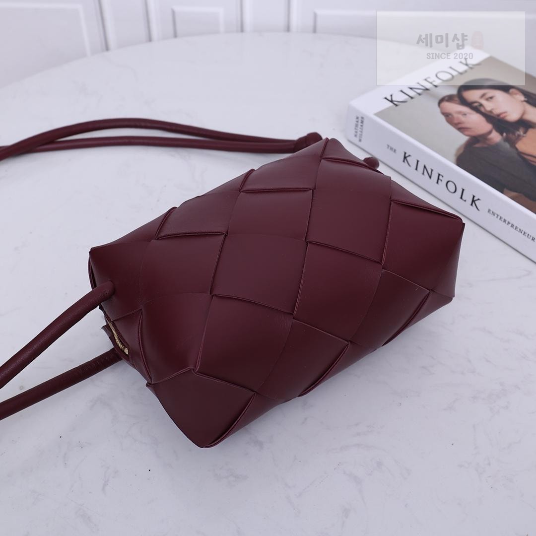 Bottega Veneta Bottega Veneta Small Cassette Camera Bag Bag 33번 이미지