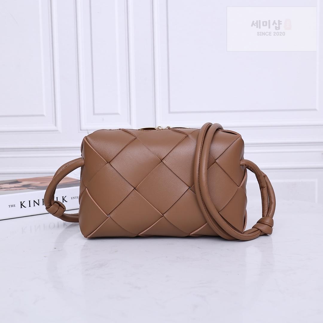 Bottega Veneta Bottega Veneta Small Cassette Camera Bag Bag 17번 이미지