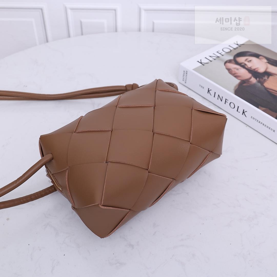 Bottega Veneta Bottega Veneta Small Cassette Camera Bag Bag 47번 이미지