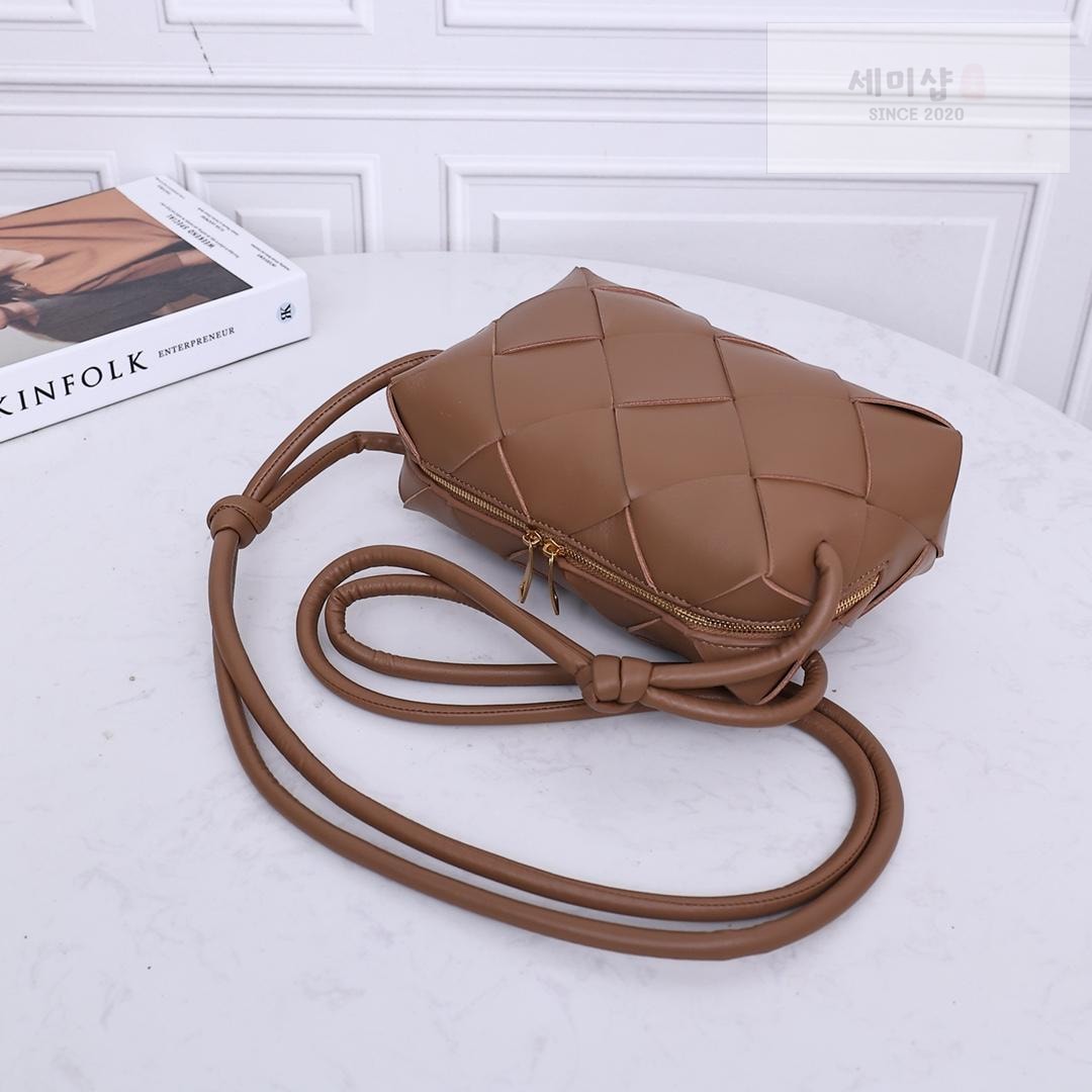 Bottega Veneta Bottega Veneta Small Cassette Camera Bag Bag 62번 이미지