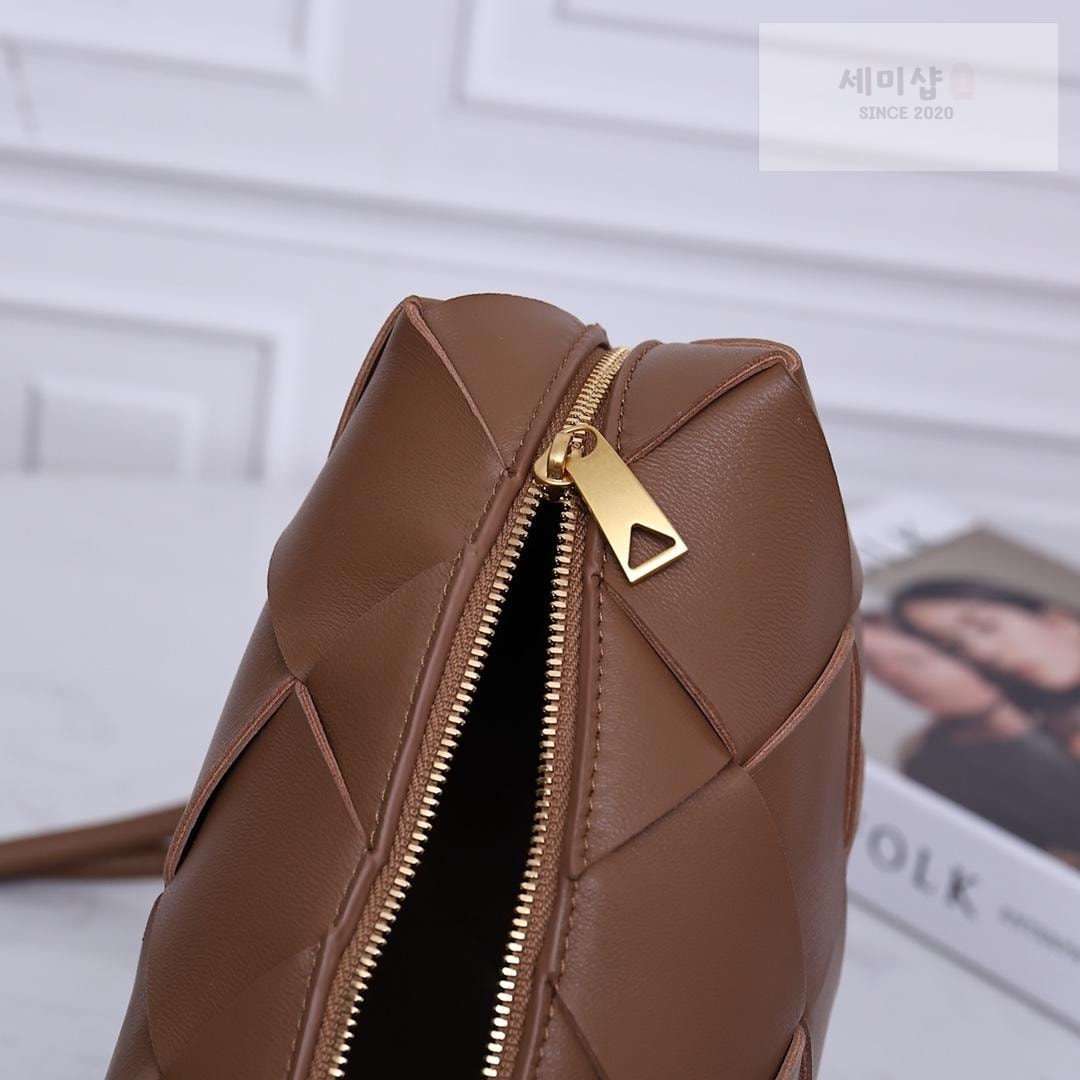 Bottega Veneta Bottega Veneta Small Cassette Camera Bag Bag 12번 이미지