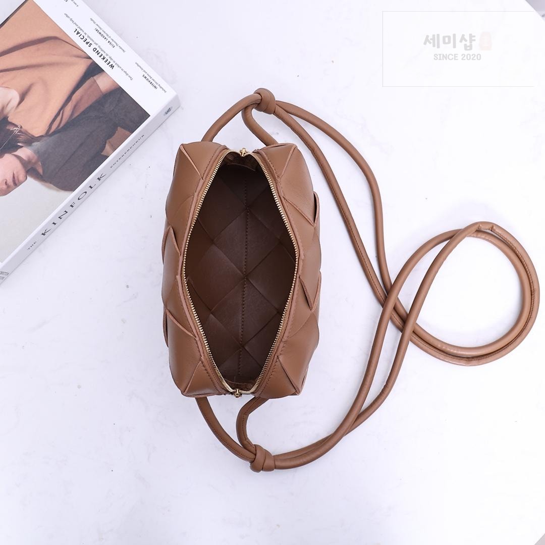 Bottega Veneta Bottega Veneta Small Cassette Camera Bag Bag 44번 이미지