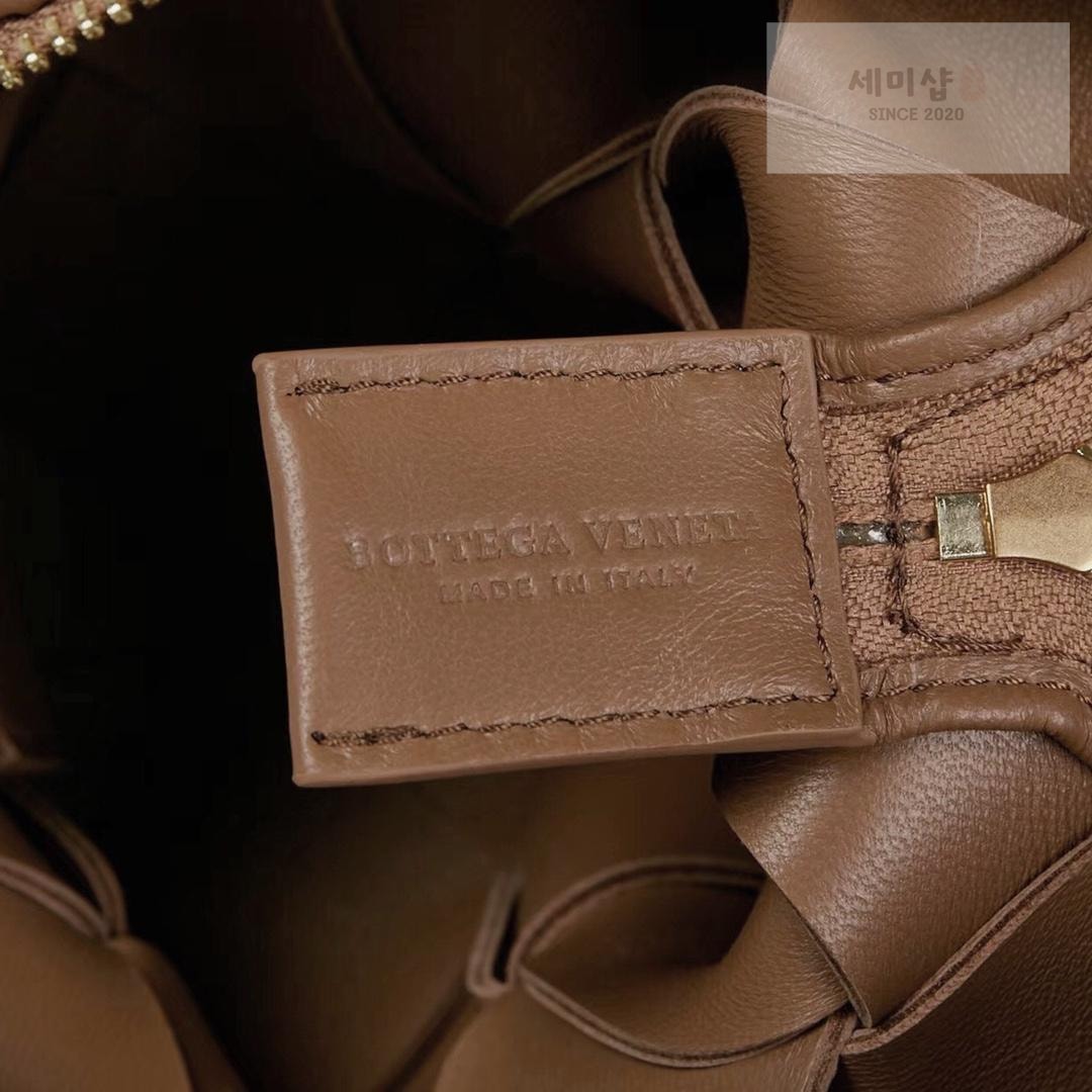 Bottega Veneta Bottega Veneta Small Cassette Camera Bag Bag 18번 이미지