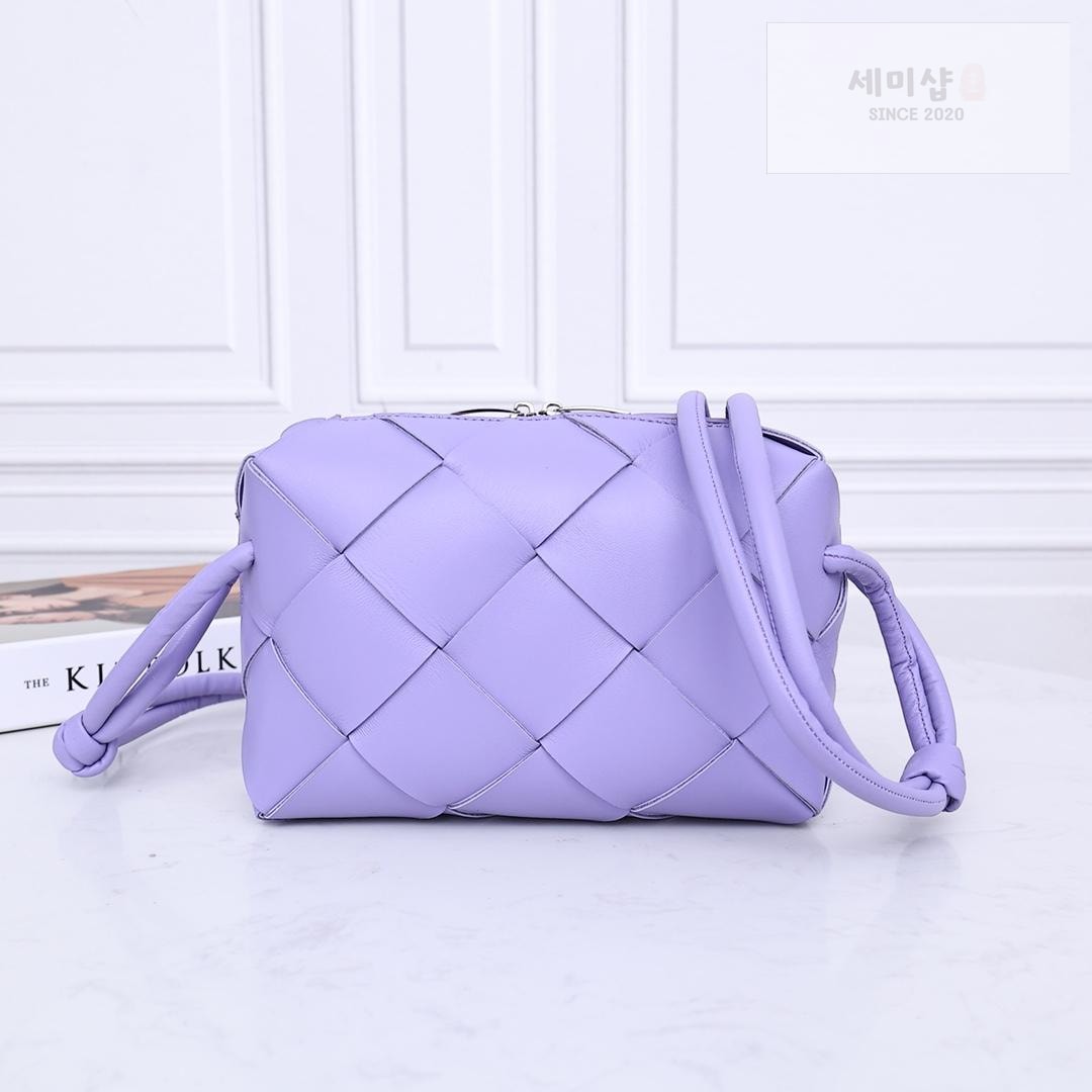 Bottega Veneta Bottega Veneta Small Cassette Camera Bag Bag 38번 이미지