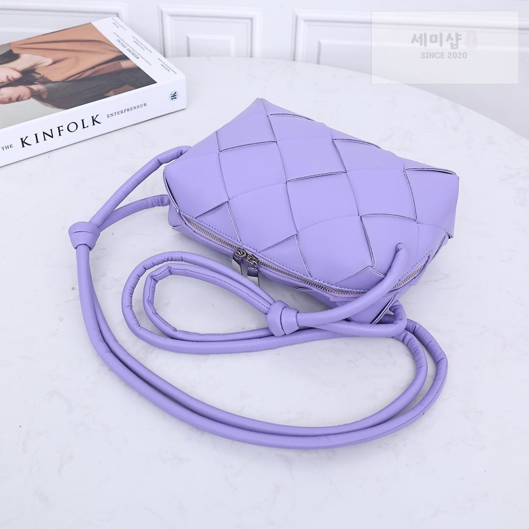 Bottega Veneta Bottega Veneta Small Cassette Camera Bag Bag 54번 이미지