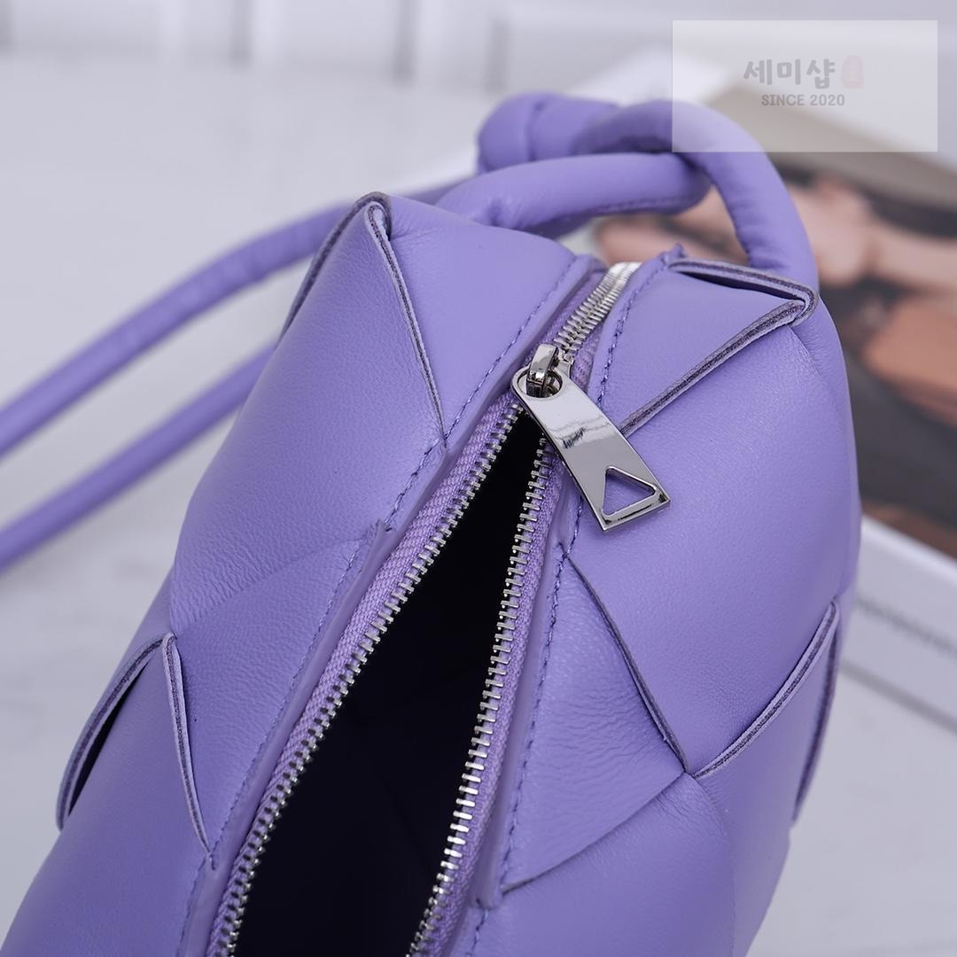 Bottega Veneta Bottega Veneta Small Cassette Camera Bag Bag 19번 이미지