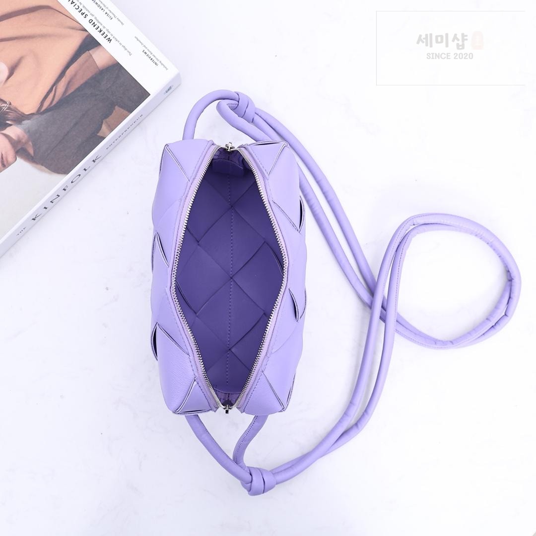 Bottega Veneta Bottega Veneta Small Cassette Camera Bag Bag 34번 이미지
