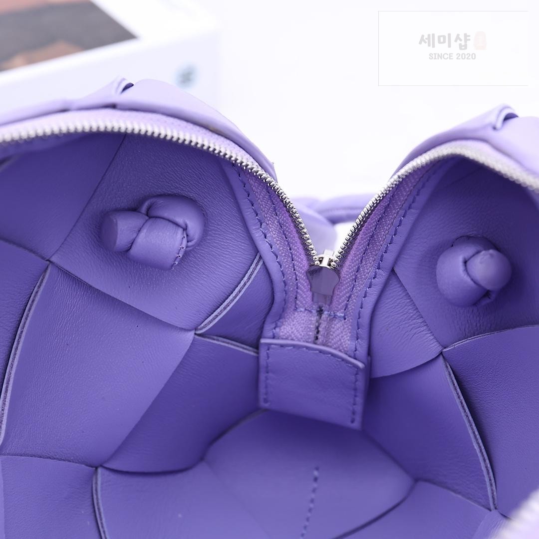 Bottega Veneta Bottega Veneta Small Cassette Camera Bag Bag 57번 이미지