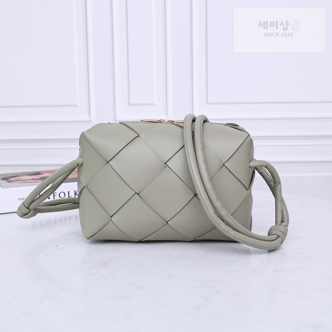 Bottega Veneta Bottega Veneta Small Cassette Camera Bag Bag 13번 이미지