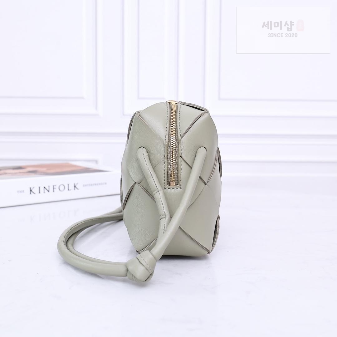Bottega Veneta Bottega Veneta Small Cassette Camera Bag Bag 26번 이미지