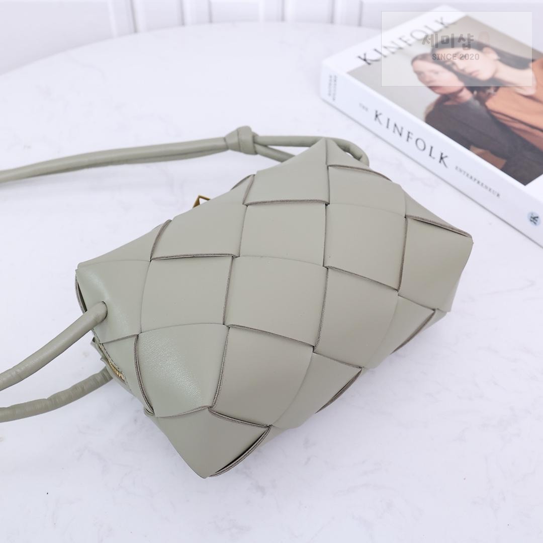 Bottega Veneta Bottega Veneta Small Cassette Camera Bag Bag 20번 이미지