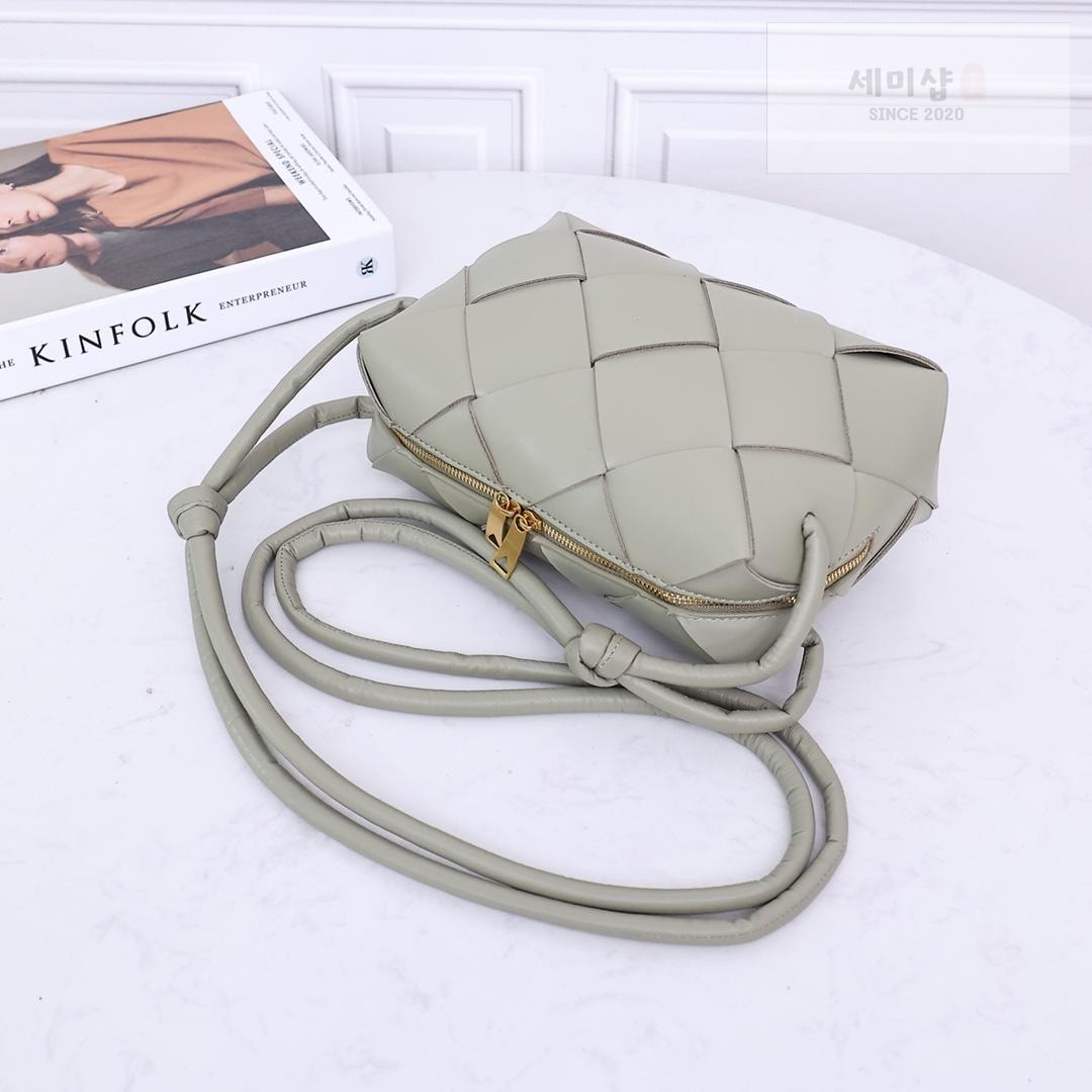 Bottega Veneta Bottega Veneta Small Cassette Camera Bag Bag 27번 이미지