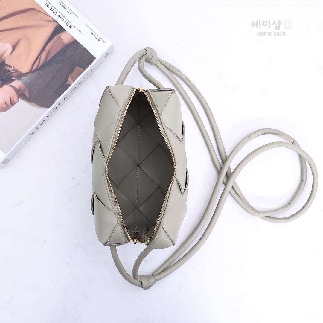 Bottega Veneta Bottega Veneta Small Cassette Camera Bag Bag 45번 이미지