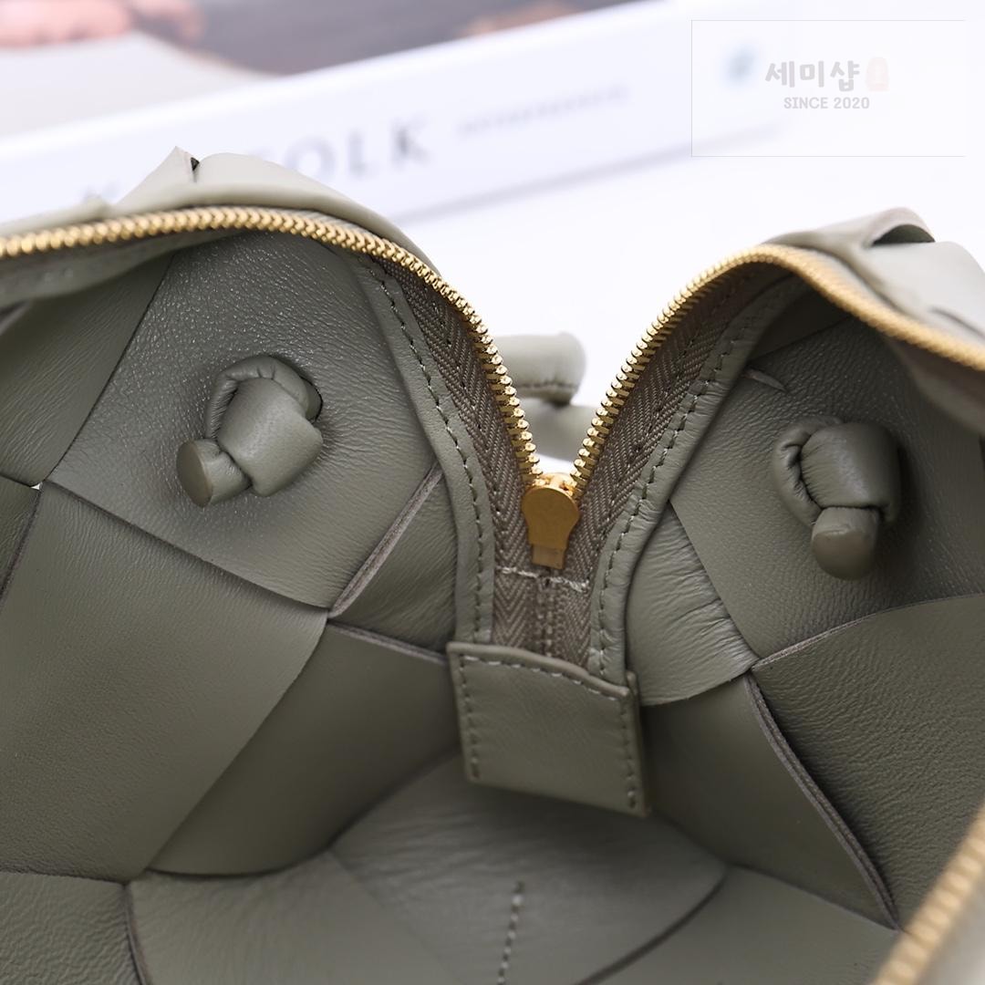 Bottega Veneta Bottega Veneta Small Cassette Camera Bag Bag 29번 이미지